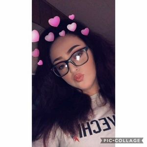 Meet your Posher, Alexis